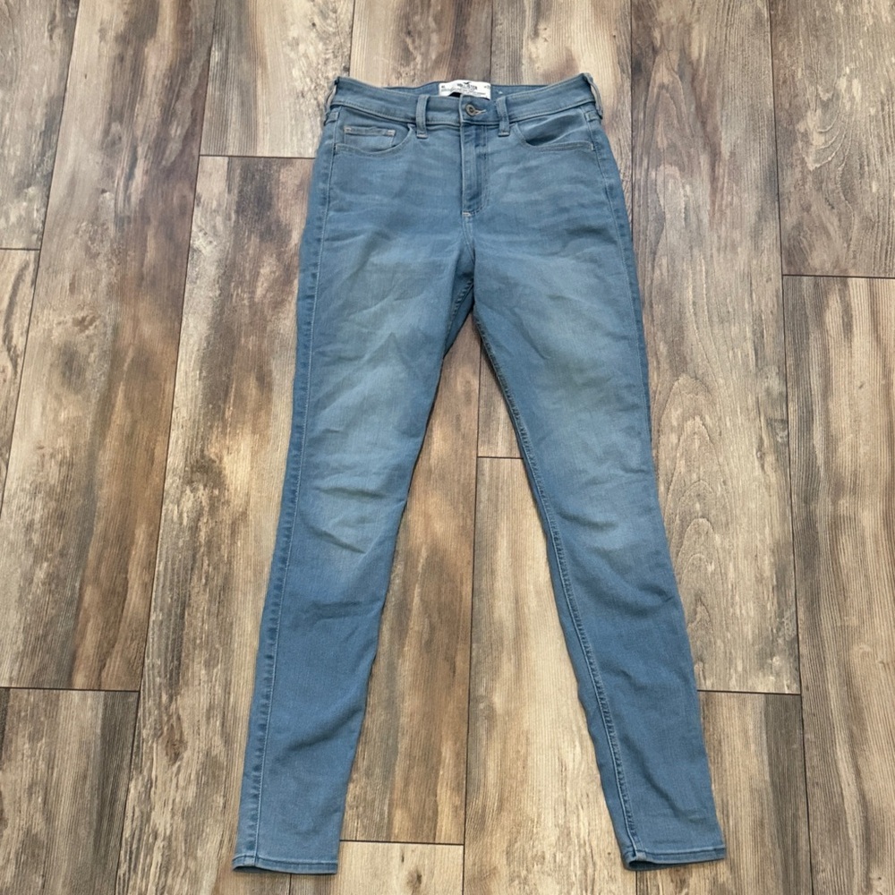 Hollister Curvy High-Rise Super Skinny Soft Stretch Woman’s Jeans